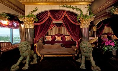 Roman Opulence Suite 