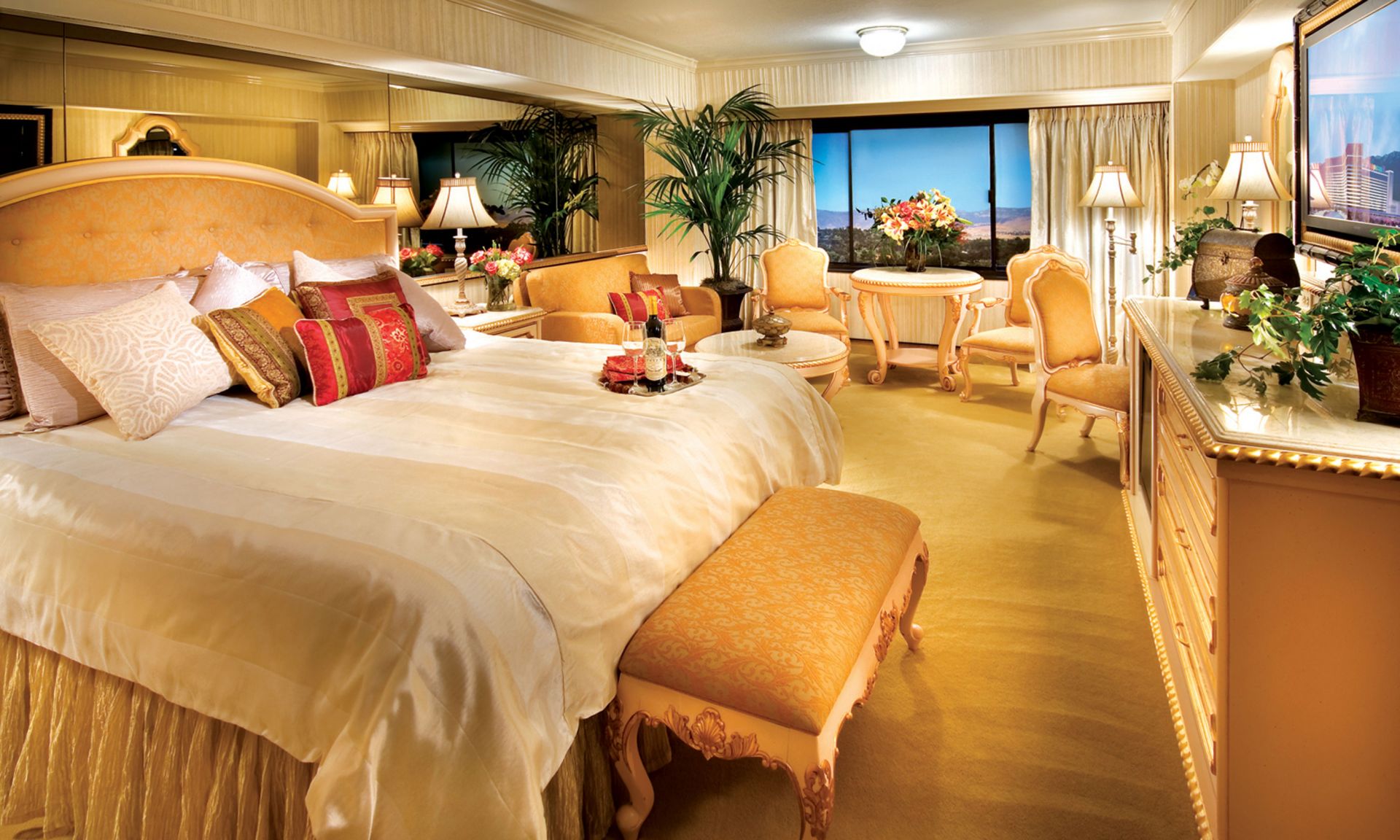 Peppermill Tower Suites & Rooms | Peppermill Reno Resort Hotel
