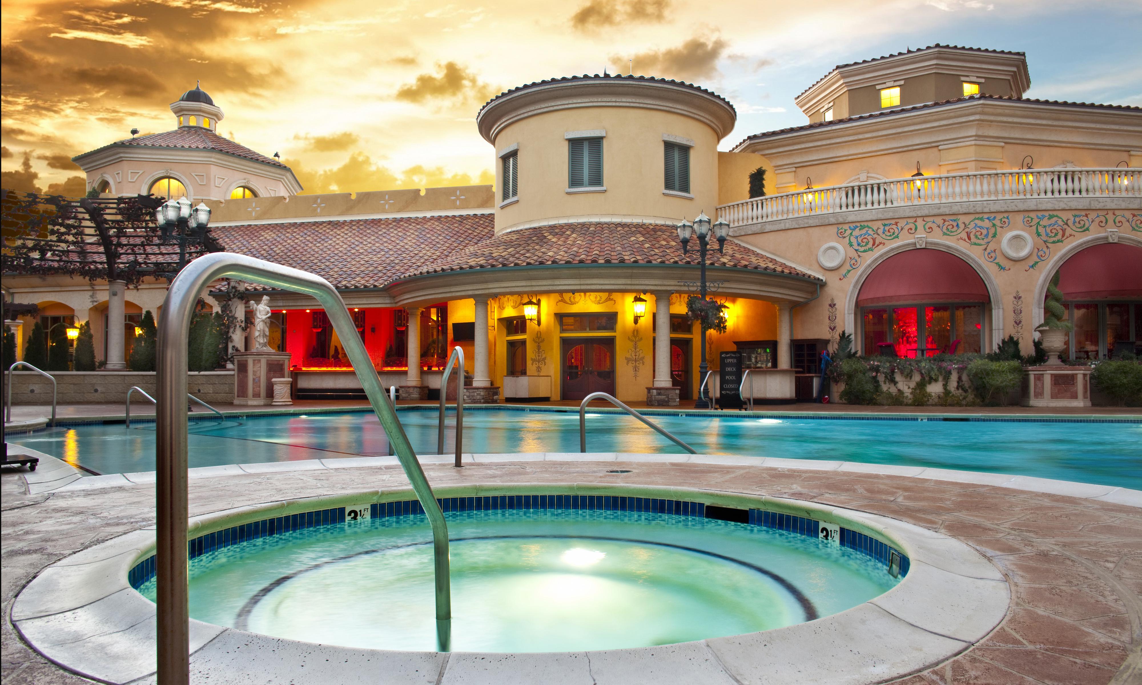 Sole Poolside Peppermill Reno Lounges