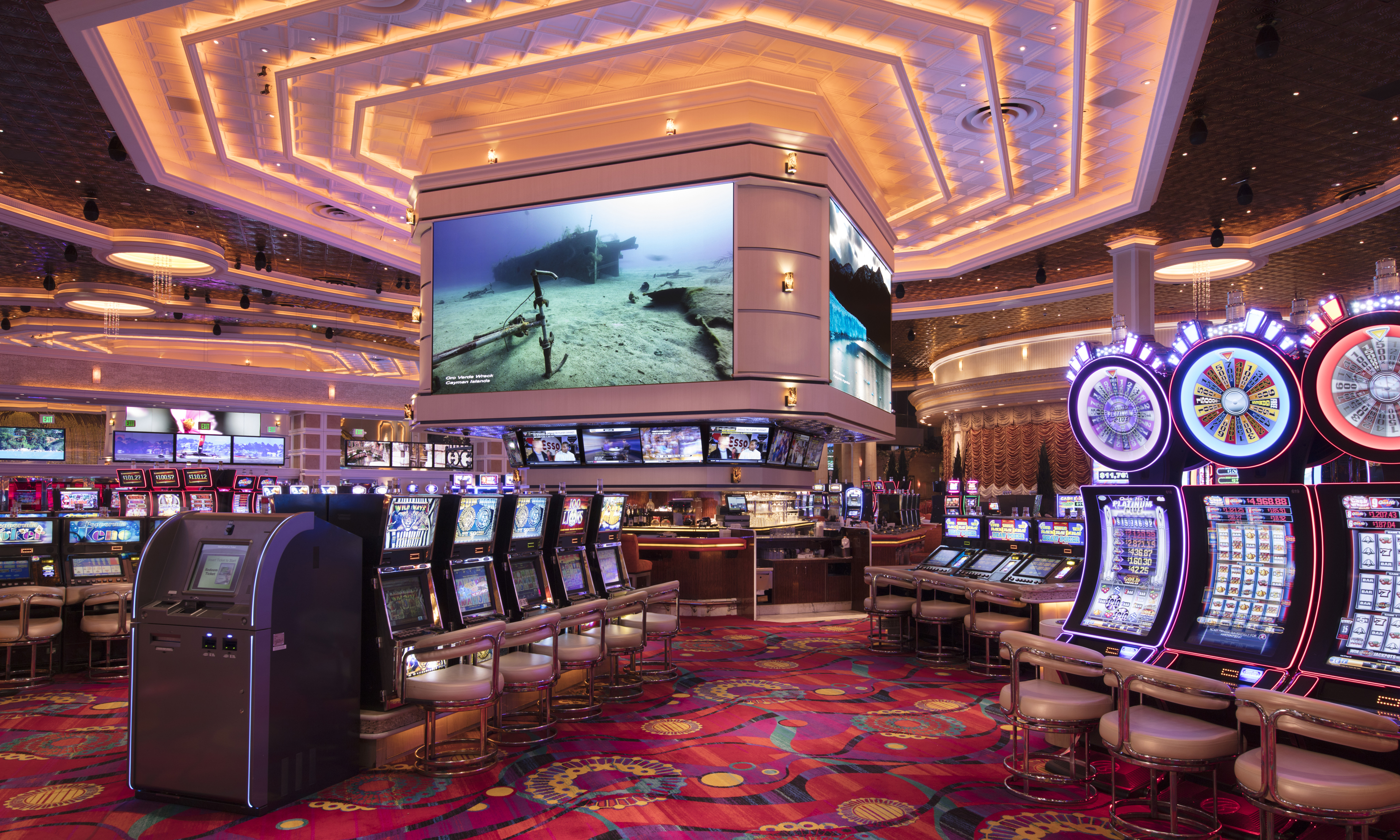 play online casino slots